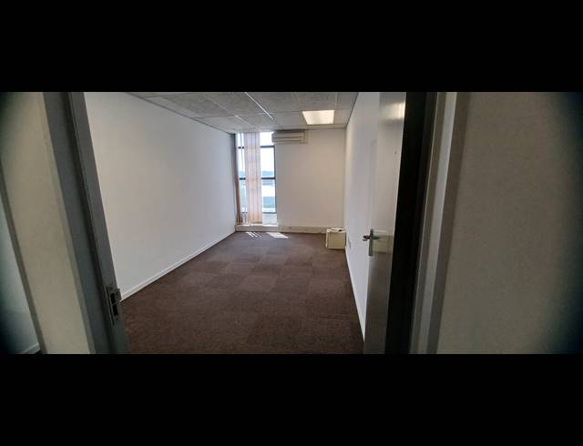 419M² OFFICE TO LET IN HYDE PARK